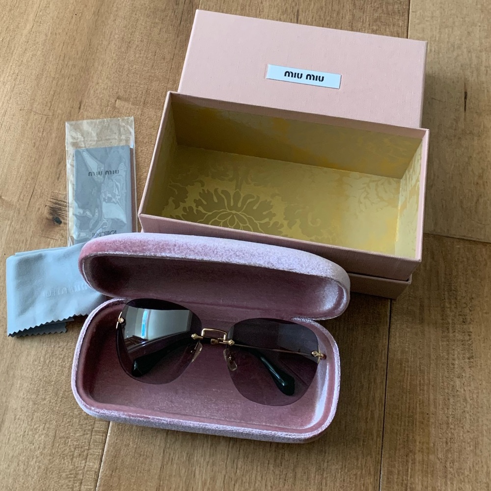MIU MIU SUNGLASSES